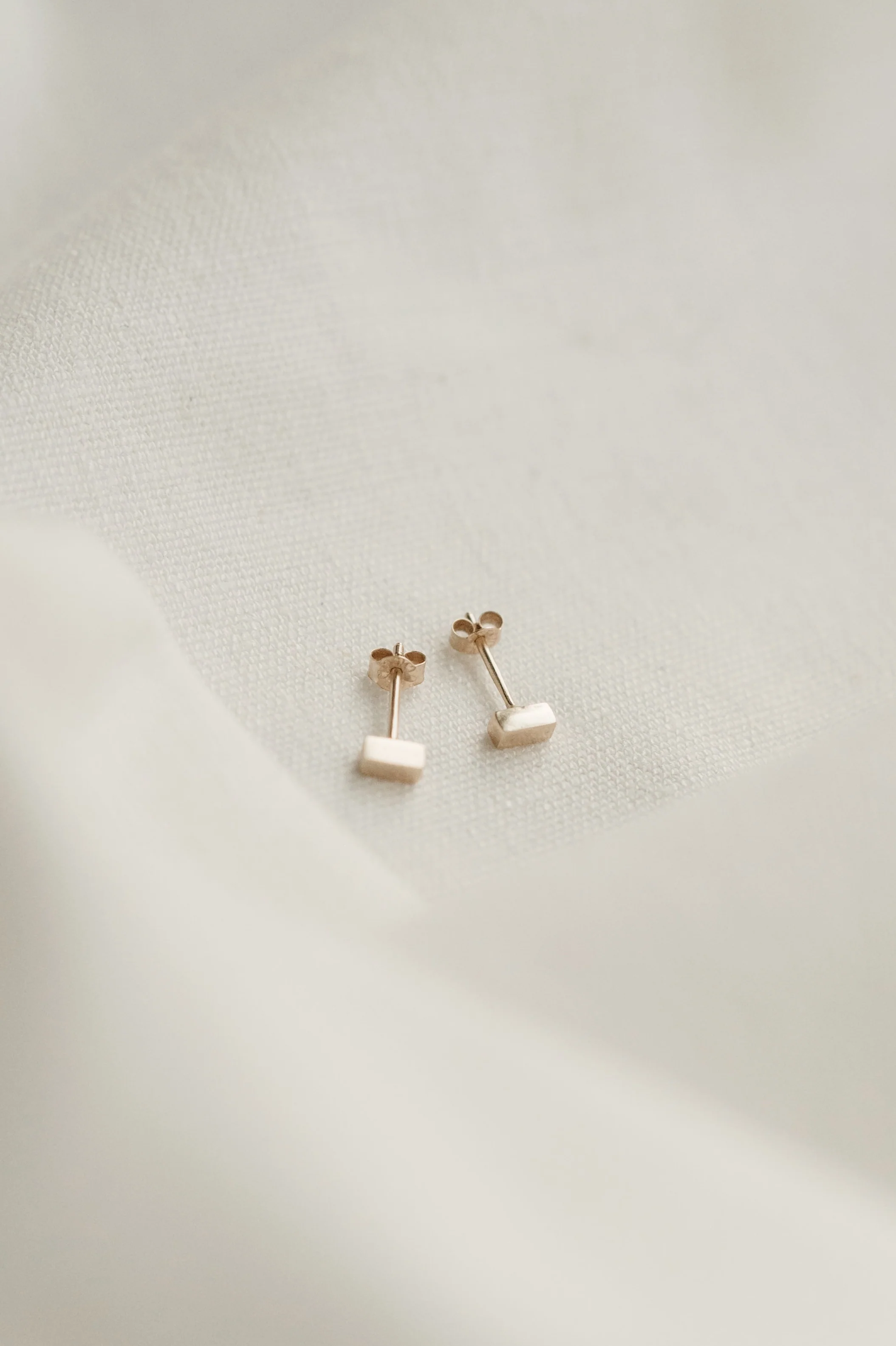 9ct Gold Block Studs - Image 5