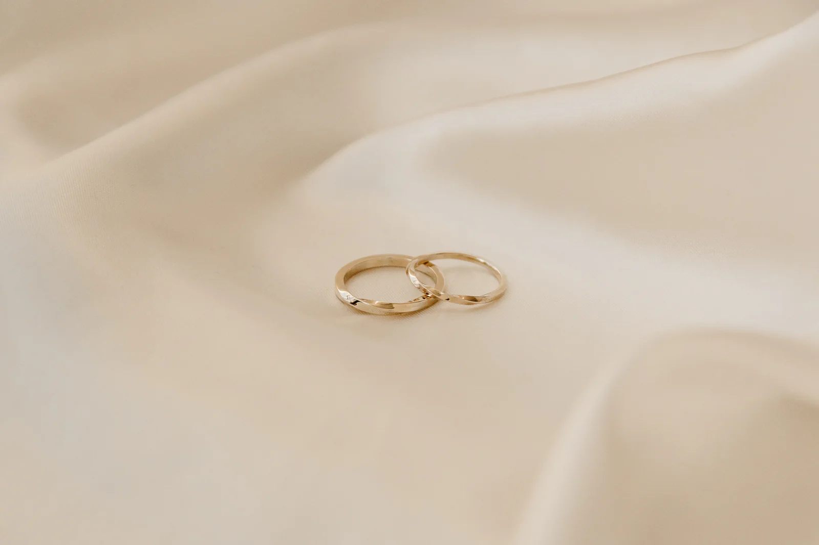 9ct Gold Chunky Twist Ring - Image 3