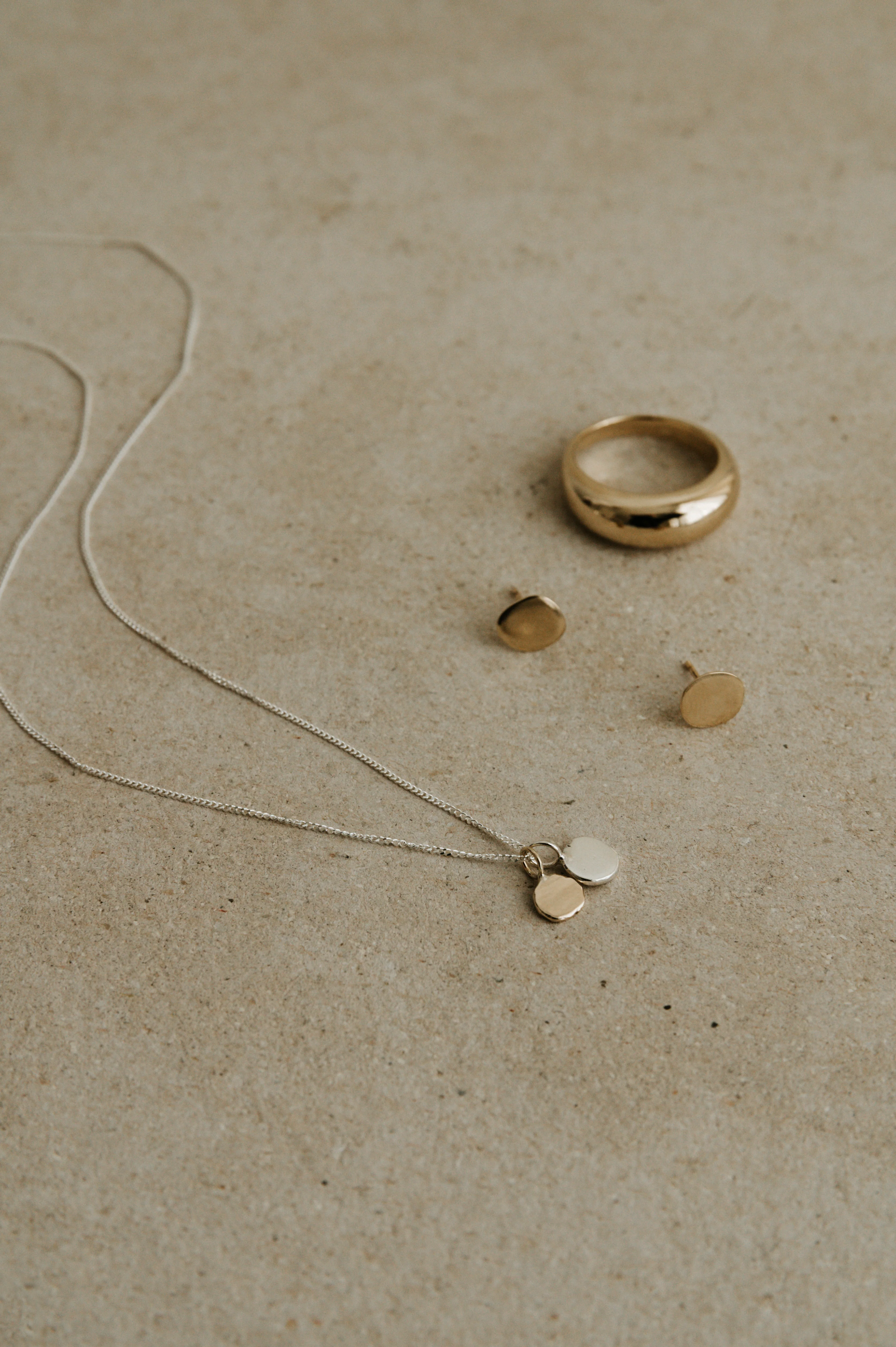 9ct Gold Not-So-Perfect Circle Studs - Image 4