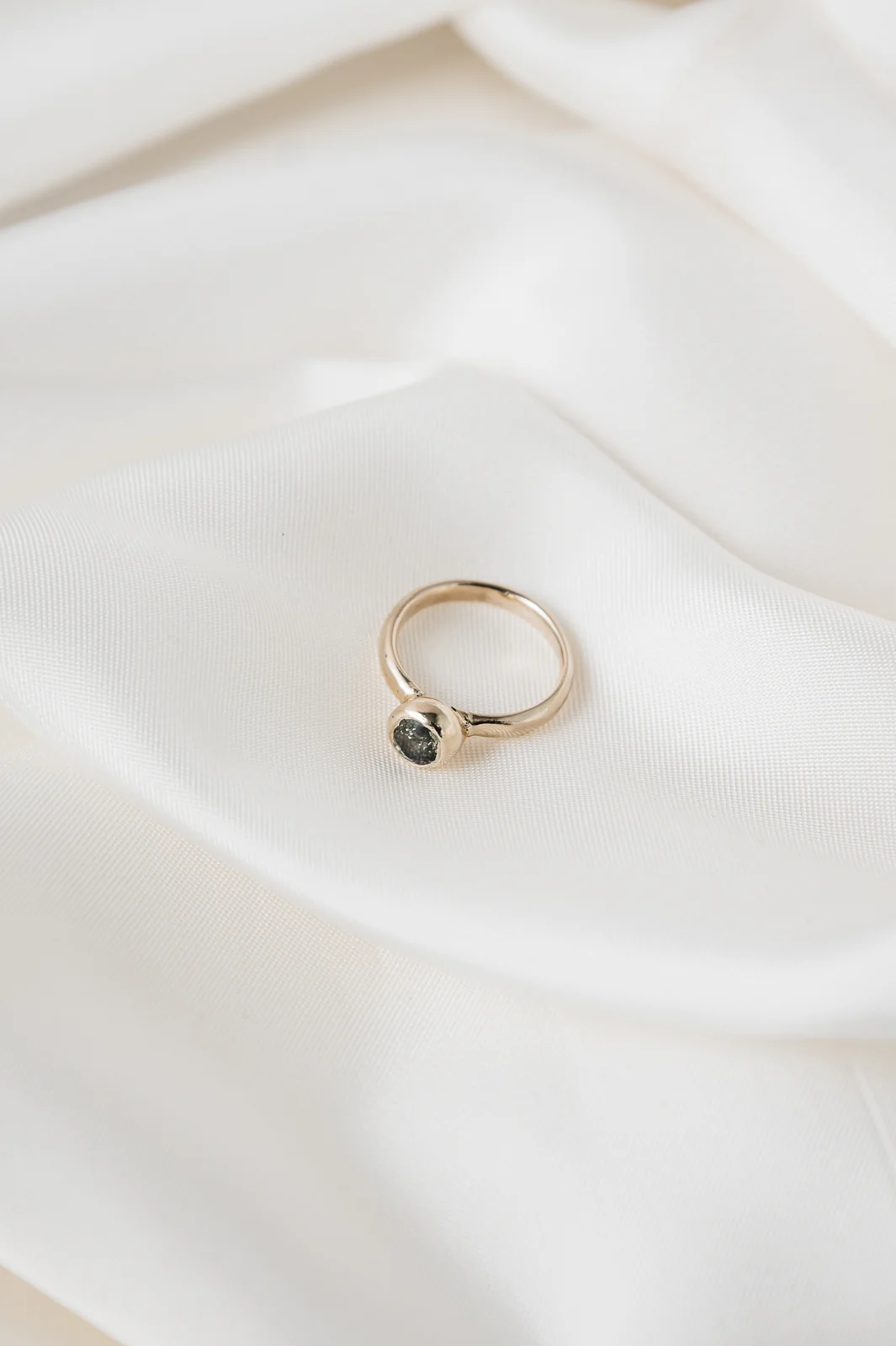 9ct Gold Sapphire Engagement Ring - Image 4