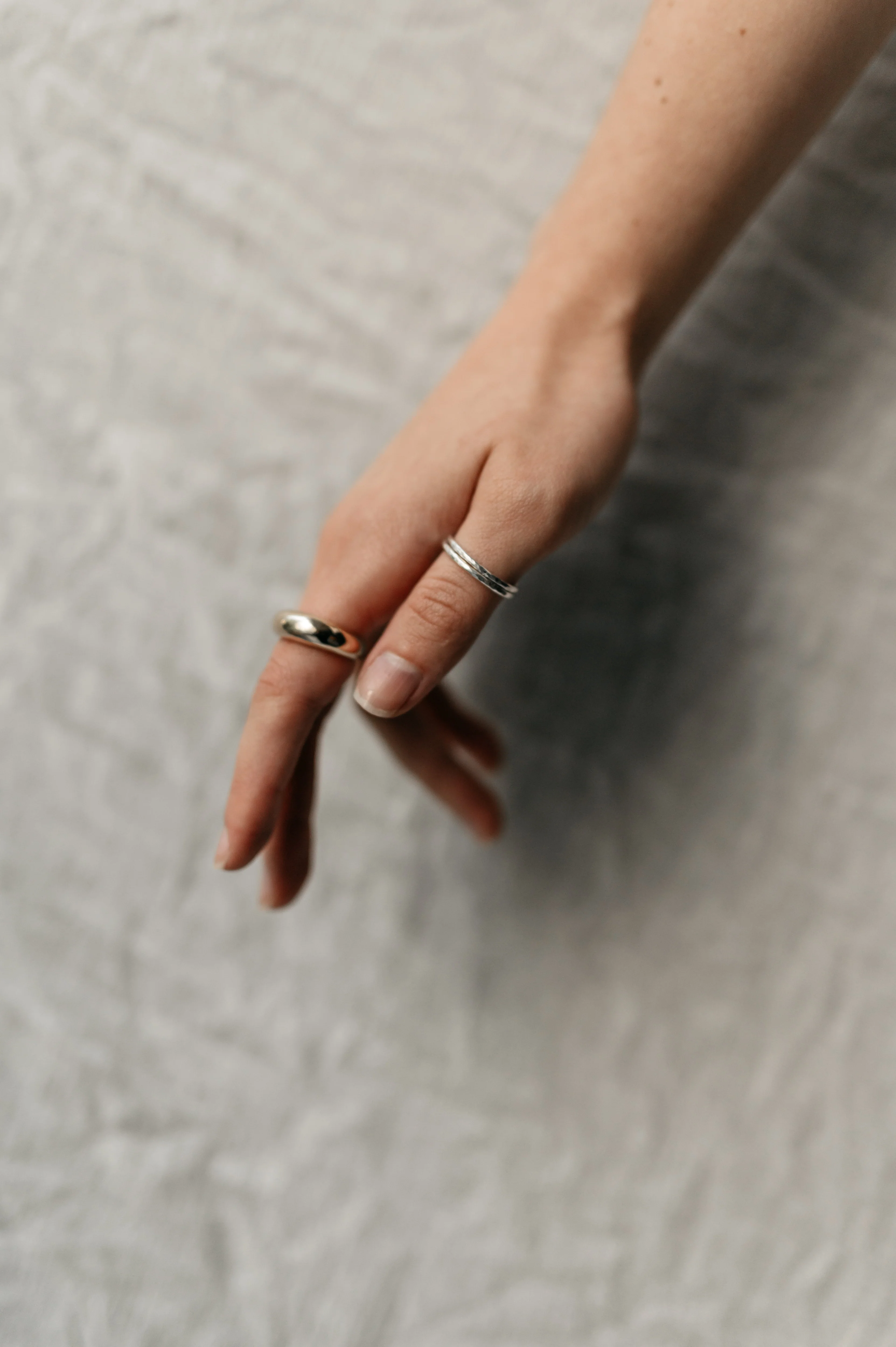 9ct Gold Statement Chunky Fluid Ring - Image 5