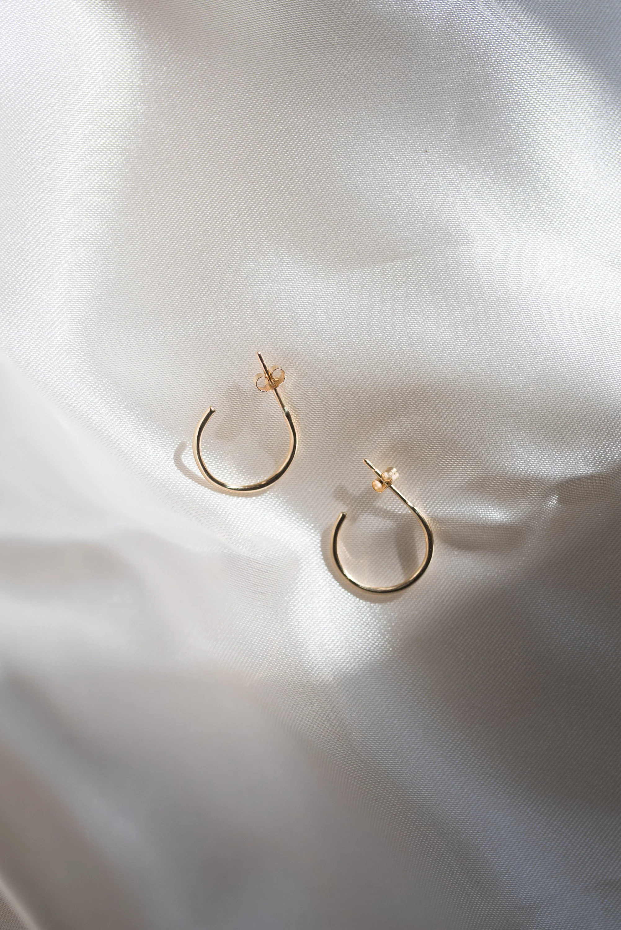 9ct Gold Minimal Hoop Earrings - Image 4