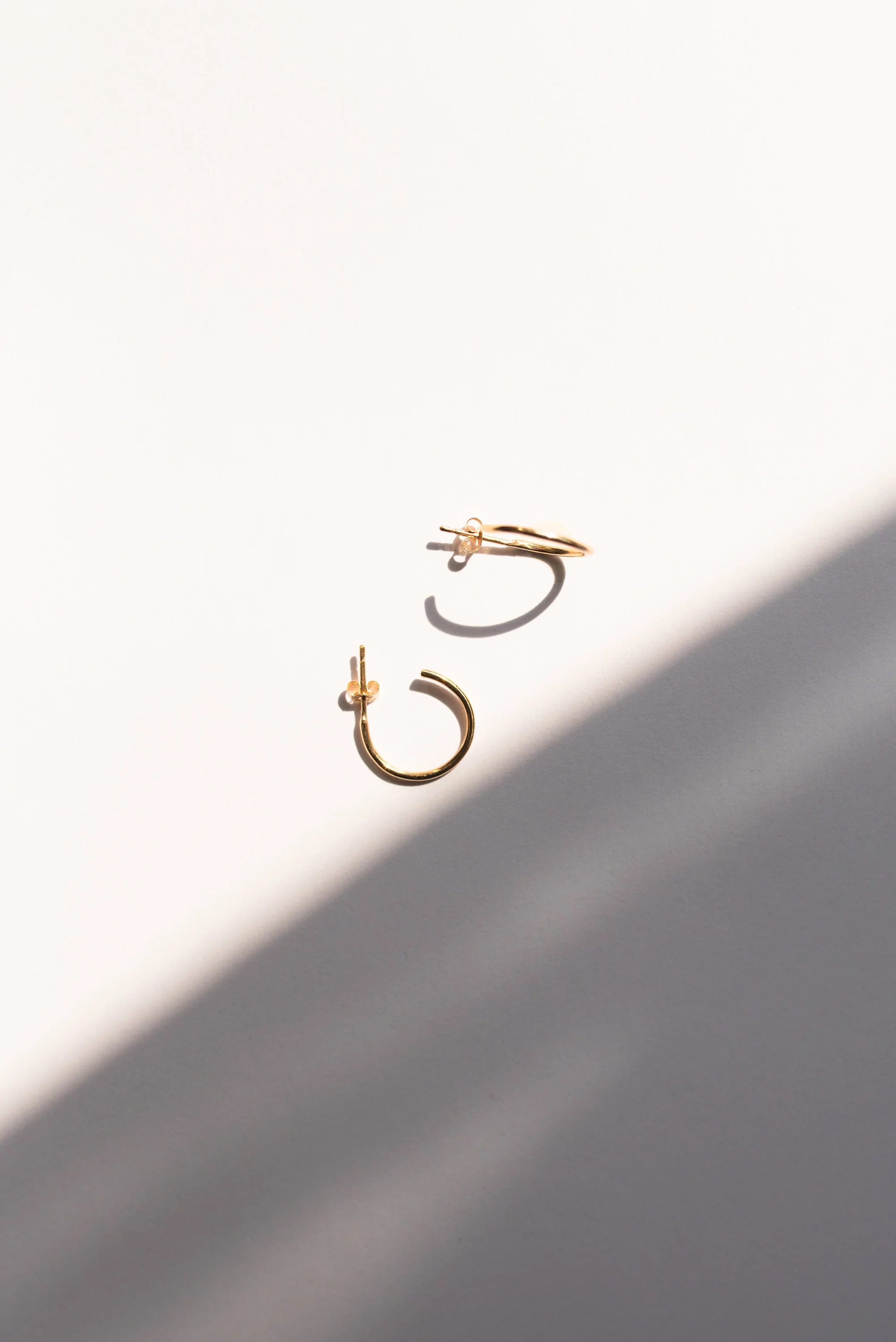 9ct Gold Minimal Hoop Earrings - Image 5