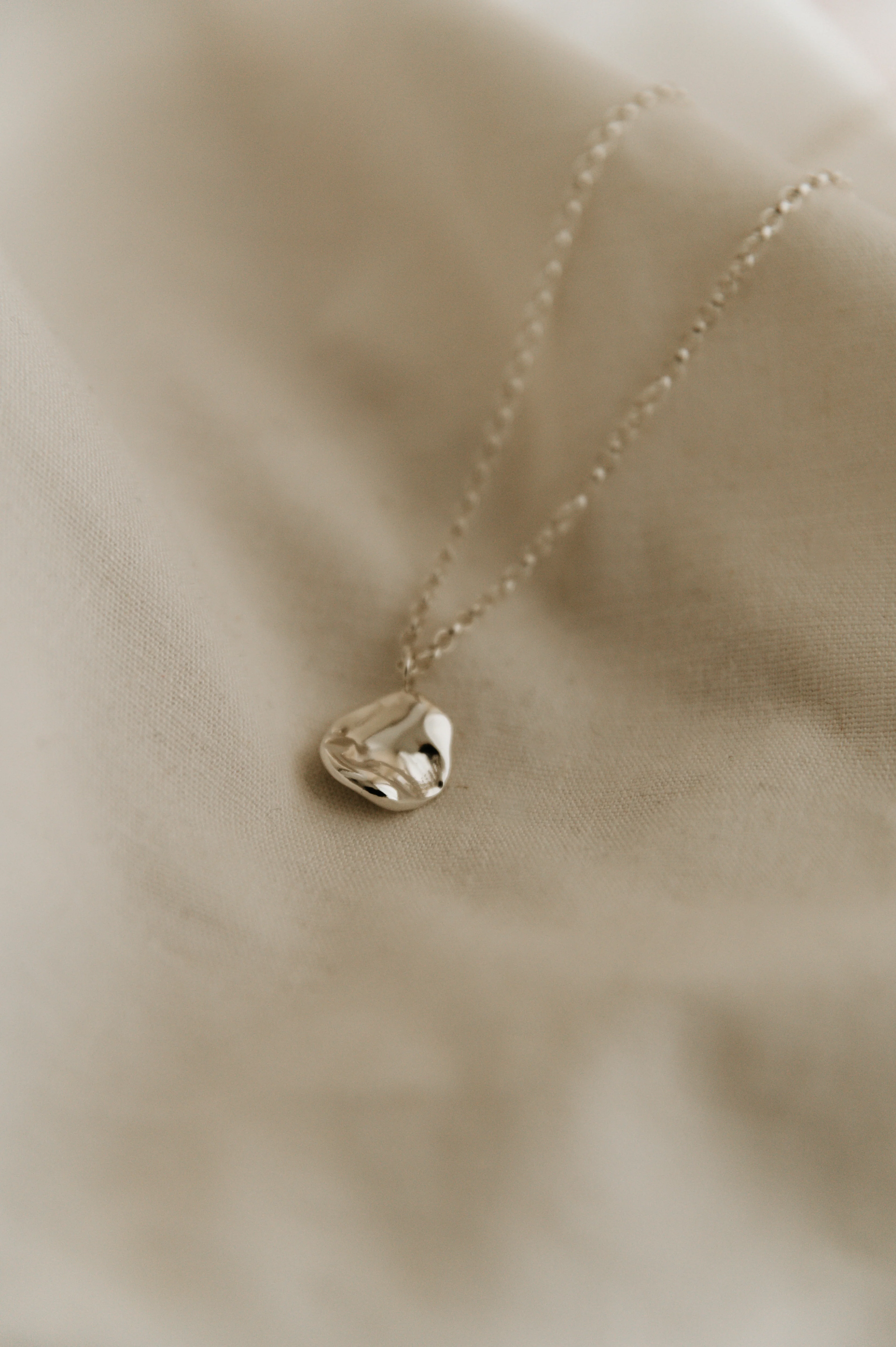Silver Molten Disc Fluid Necklace - Image 4