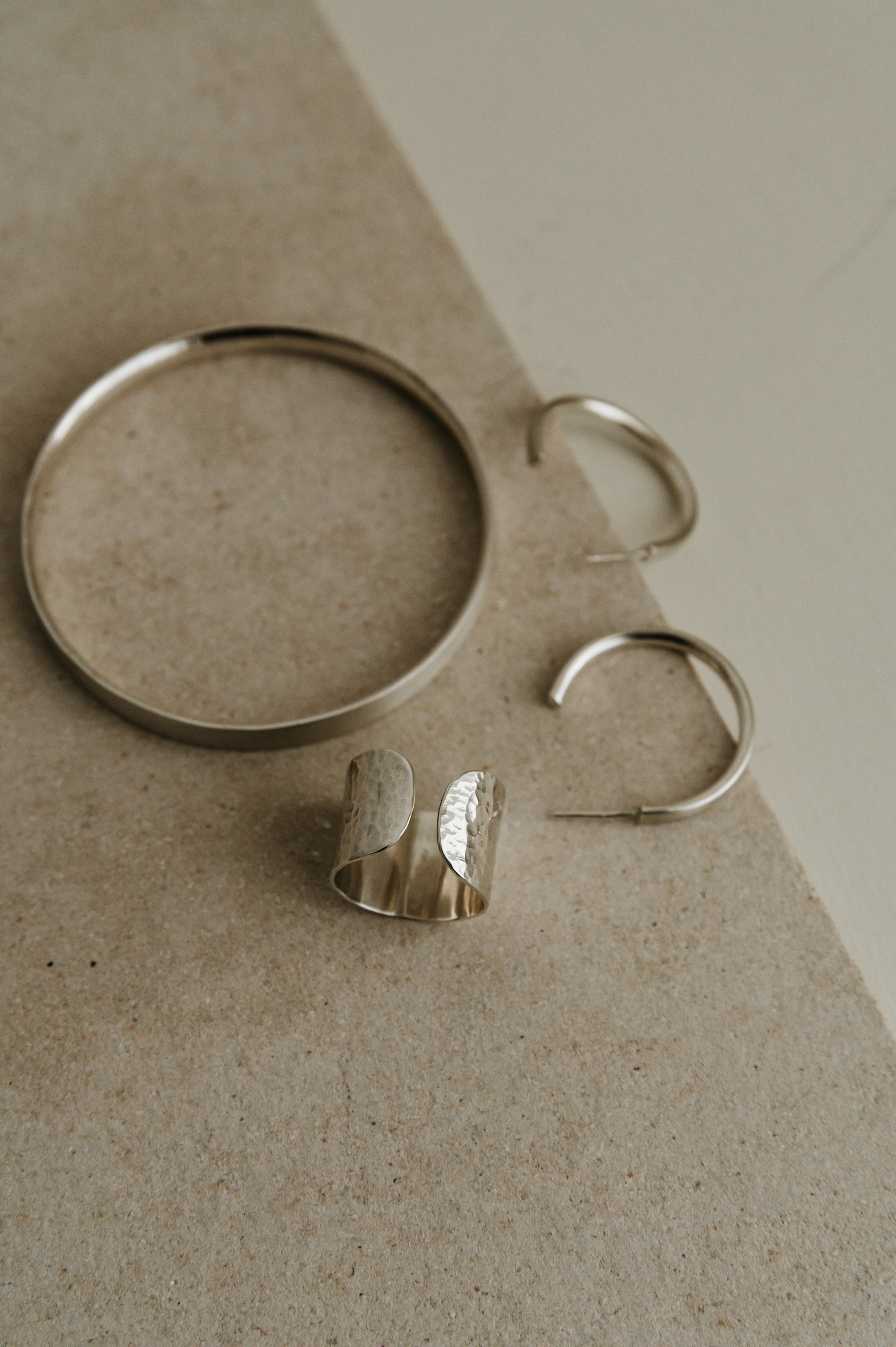 Silver Hammered Statement Gap Ring - Image 4