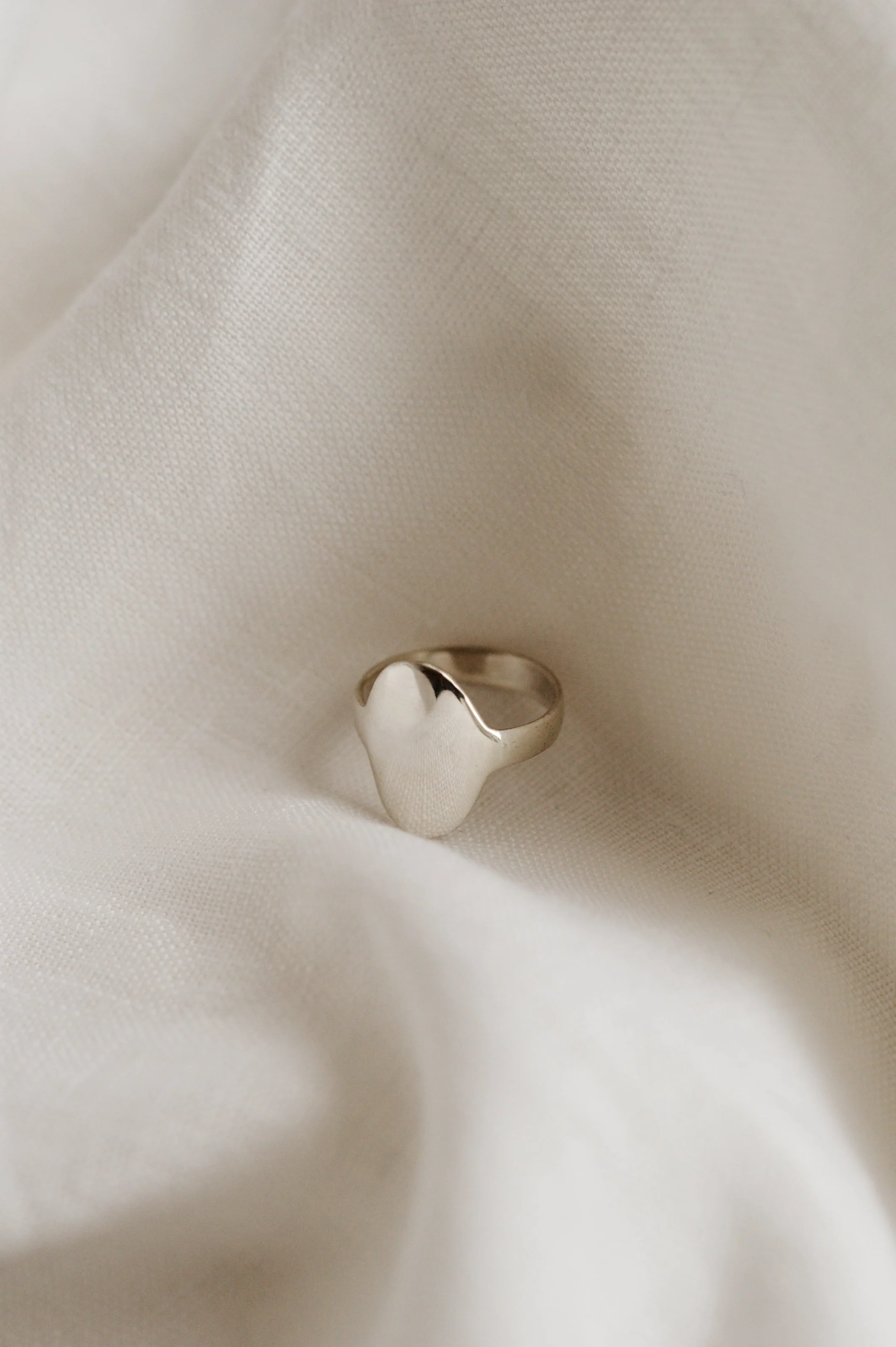 Silver Oval Shield Ring - Image 4